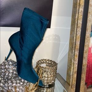 Calvin Klein Elegant Teal Stiletto Boots